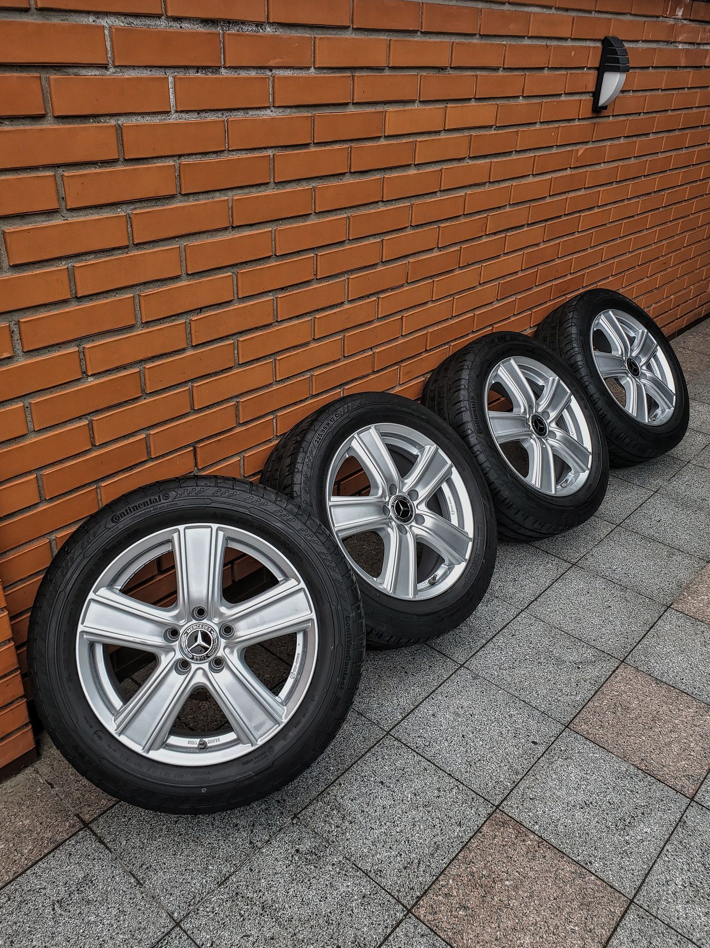 Mercedes R17 5x112 | Continental 225/55 8mm | 7J ET51 ЦО66.6/57.1