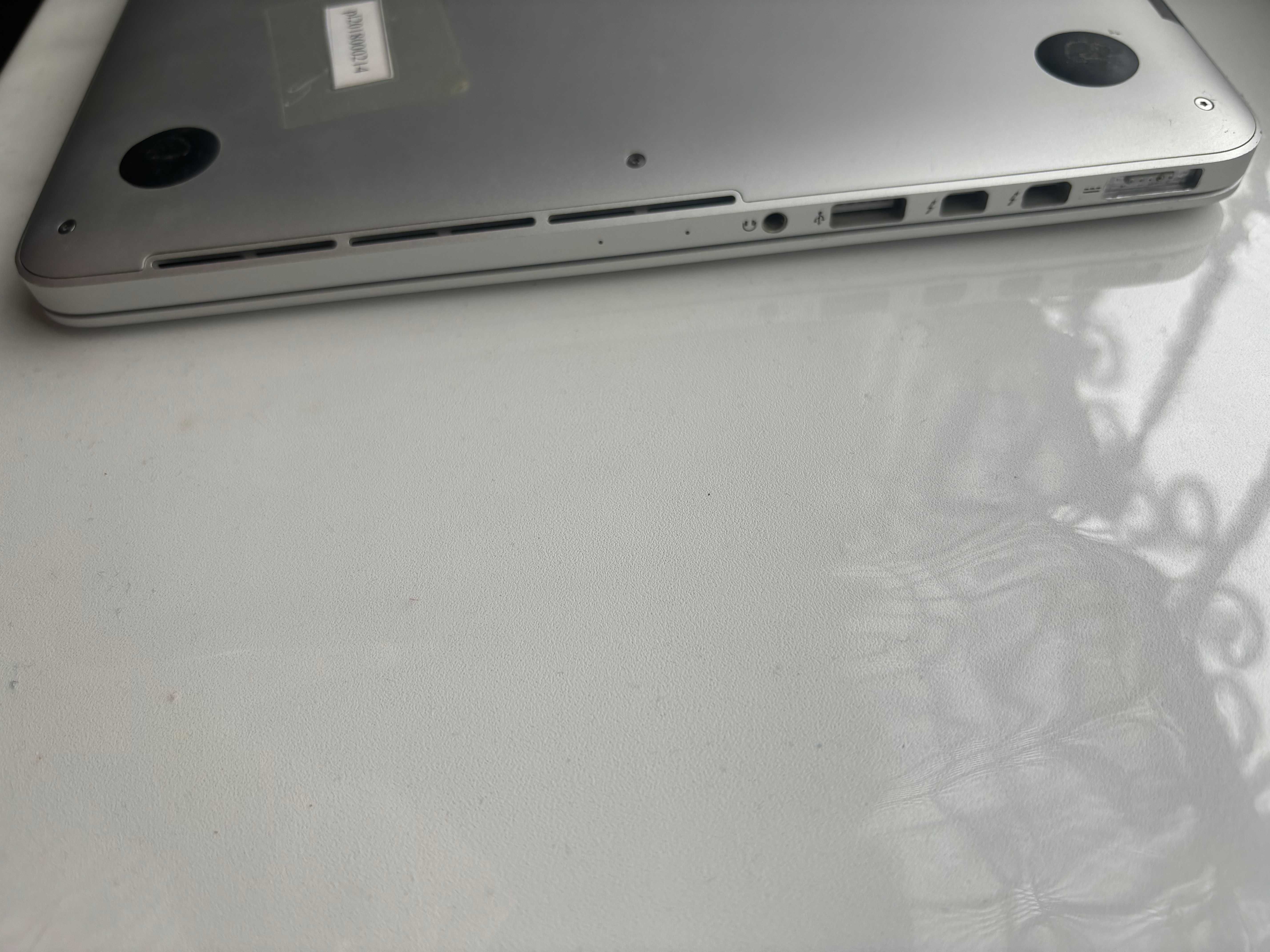 Macbook Pro 2015 гарний стан ( з зарядкою)