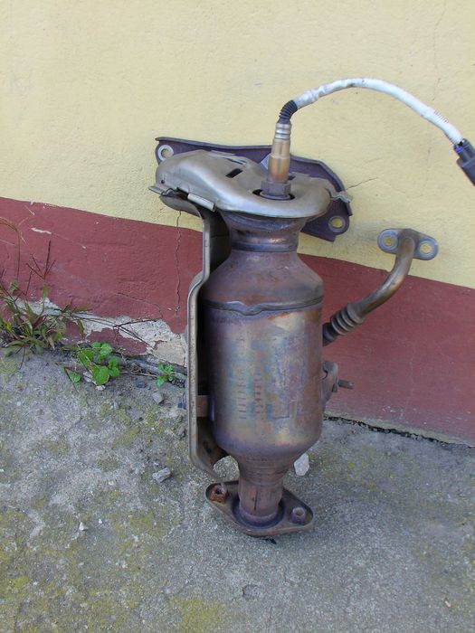 Toyota yaris III 11- aygo II 1.0 vvti katalizator kolektor wydechowy