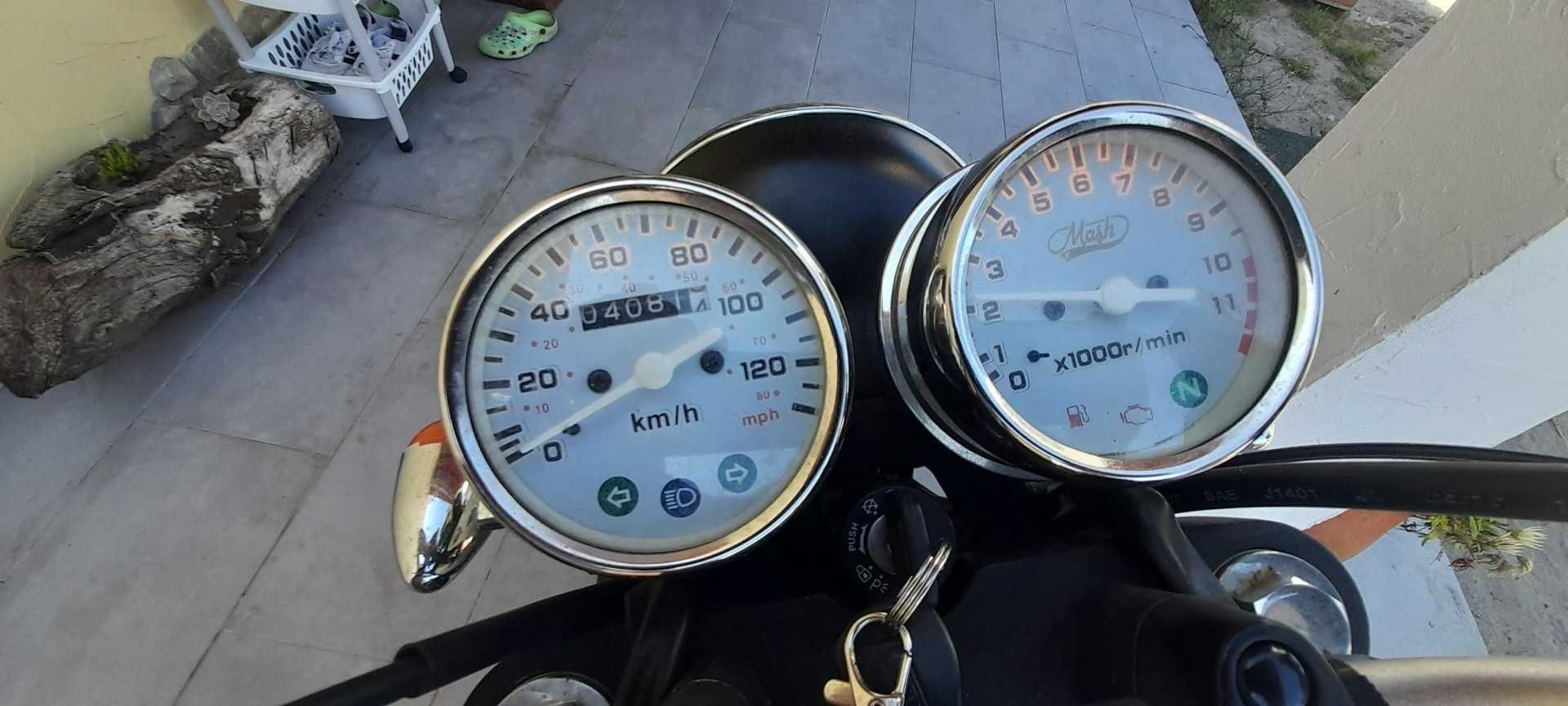 vendo mota 125 ,4000 kms reais ano 2018