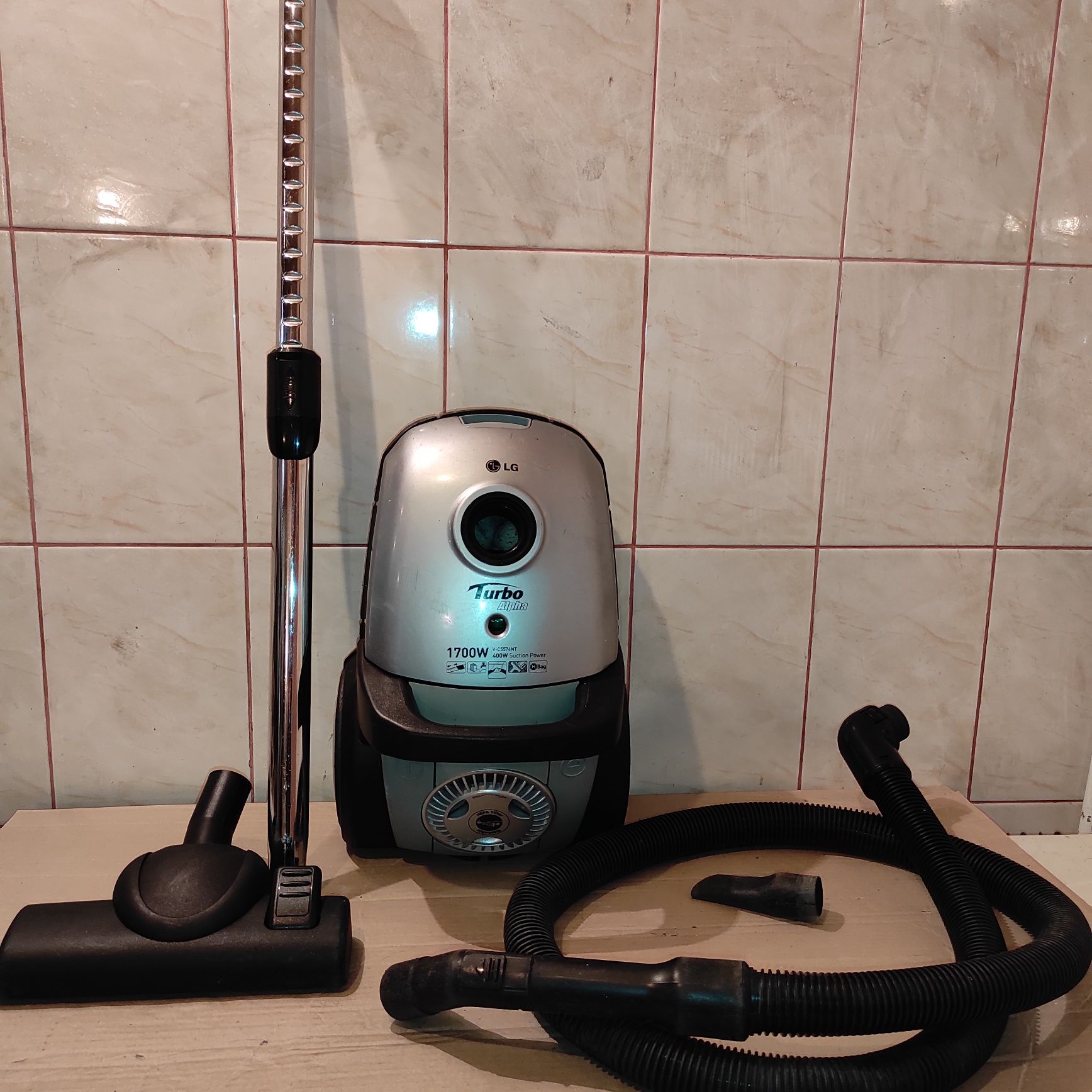 Пылесос LG 1700w V-C5574NT под ремонт