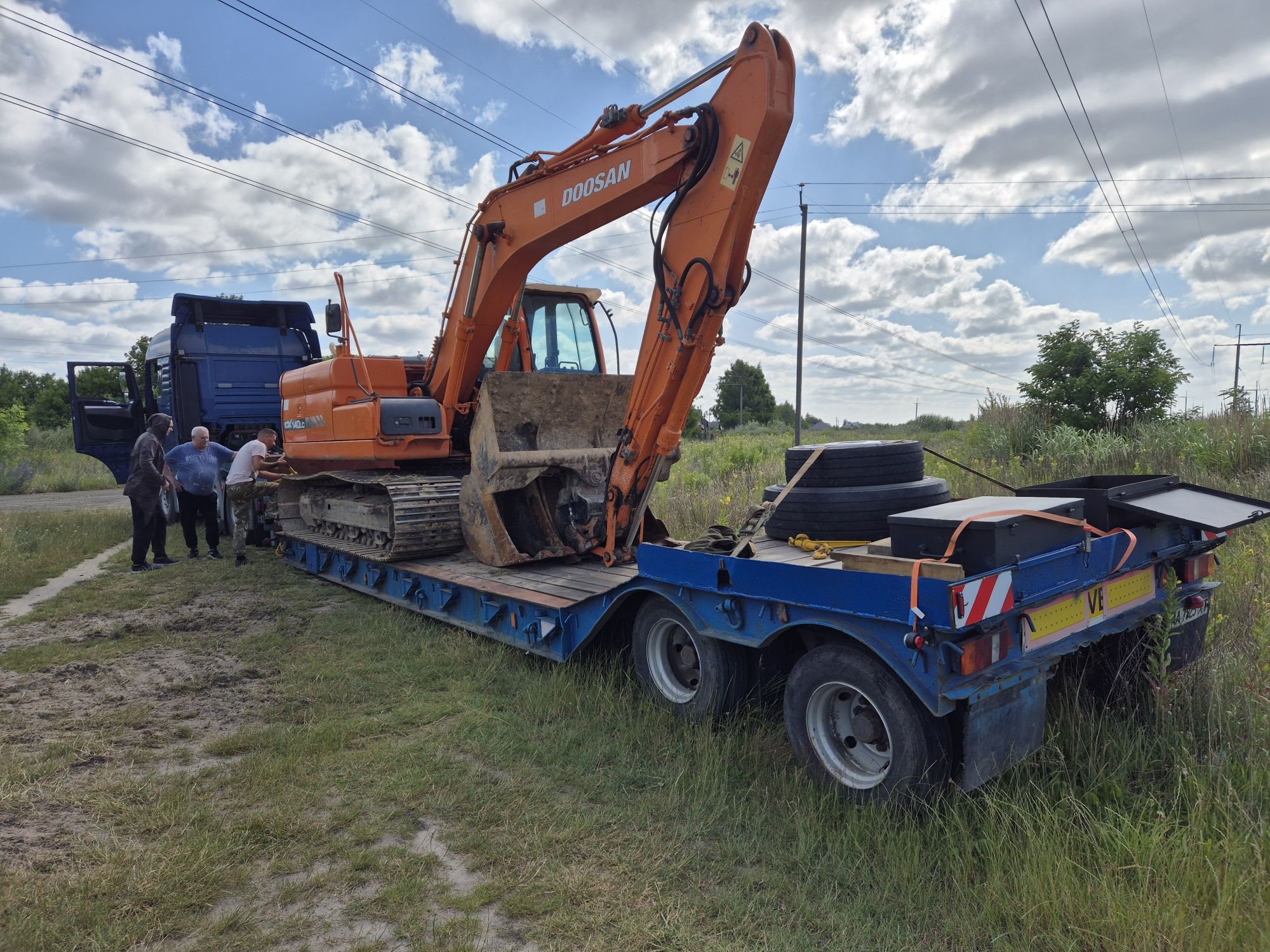 Гусеничний екскаватор Doosan DX140.