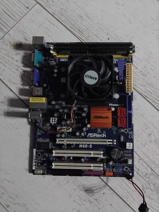 Płyta główna ASRock N-68S + procesor AMD + DDR2 2x2GB