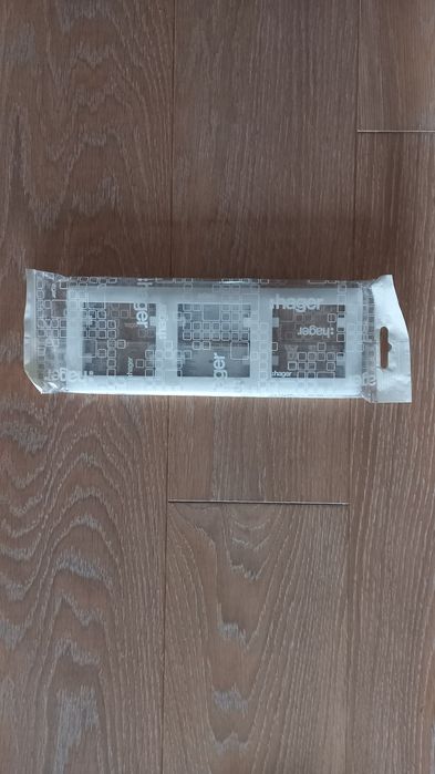 ramka potrójna Hager Lumina 2