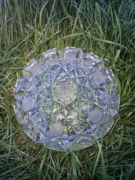 Piękna kryształowa popilniczka