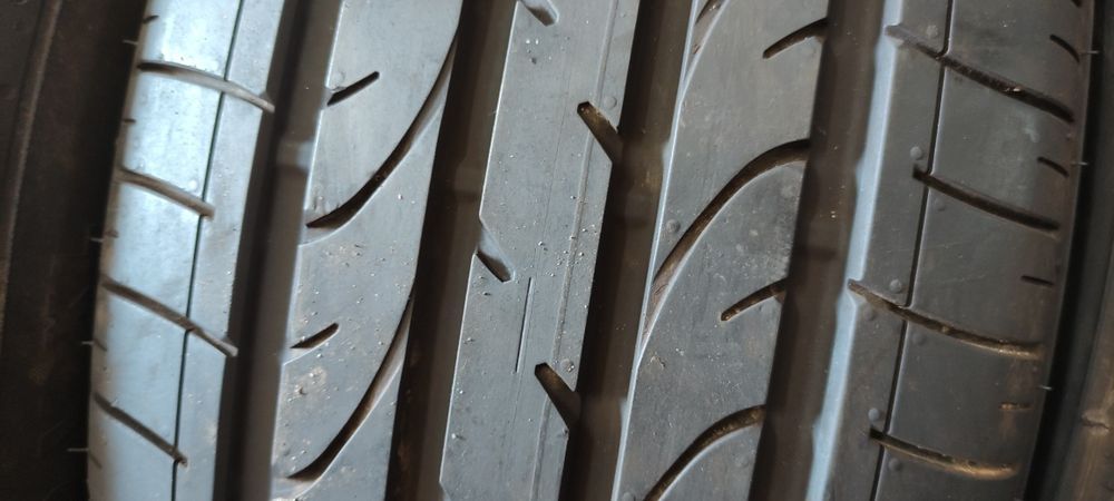 Pneus 235/45/19 semi novos