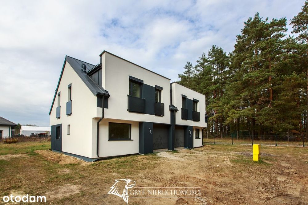 -Przestronny dom z dwoma garażami w otoczeniu lasu