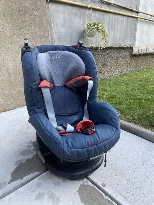 Дитяче автокрісло любе за 500