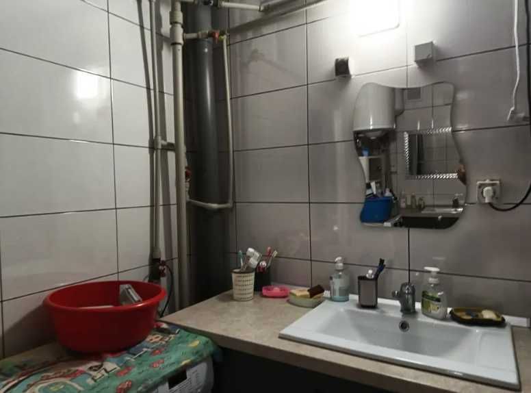 Продаються дві кімнати в гуртожитку