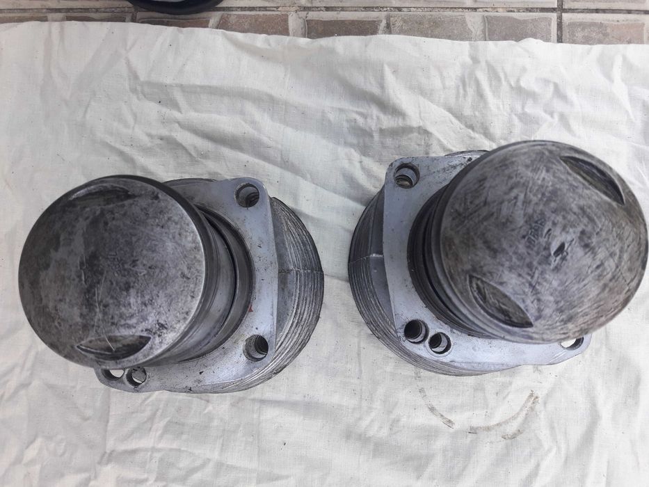 Циліндри б/в з поршнями та кільцями 77.95 МТ К-650 (Днепр 9)