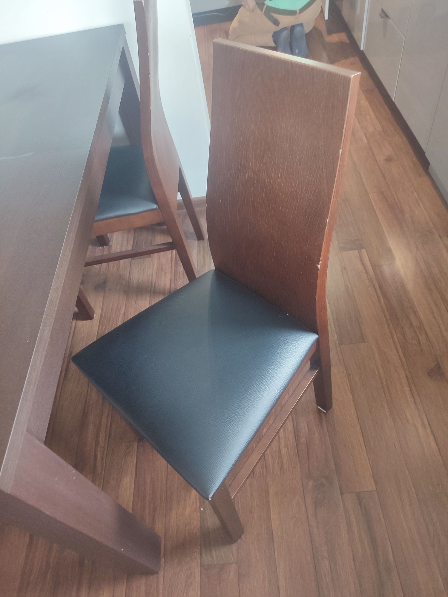 Stół 85x170 z czterema krzesłami