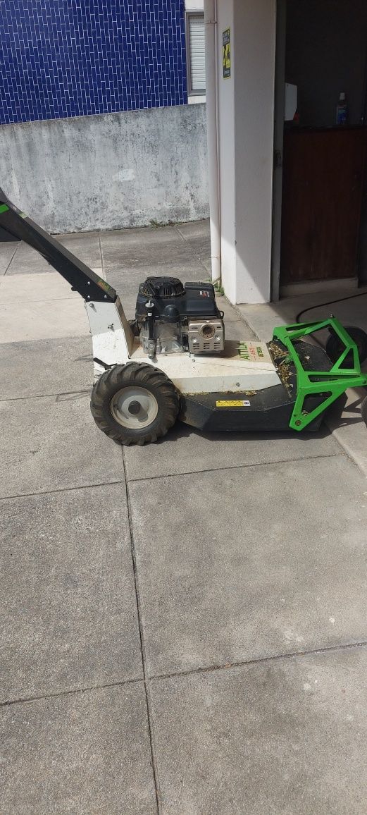 Corta Mato com motor Honda 15cv