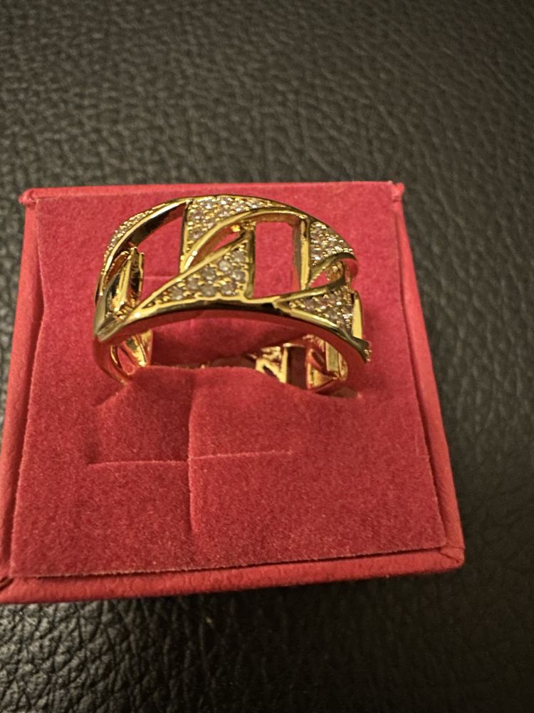 Anel ajustável em aço dourado lindíssimo