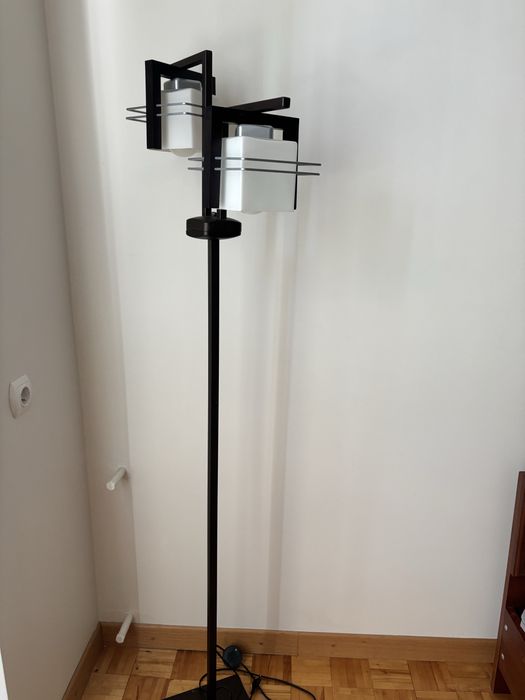 Lampa na stojaku