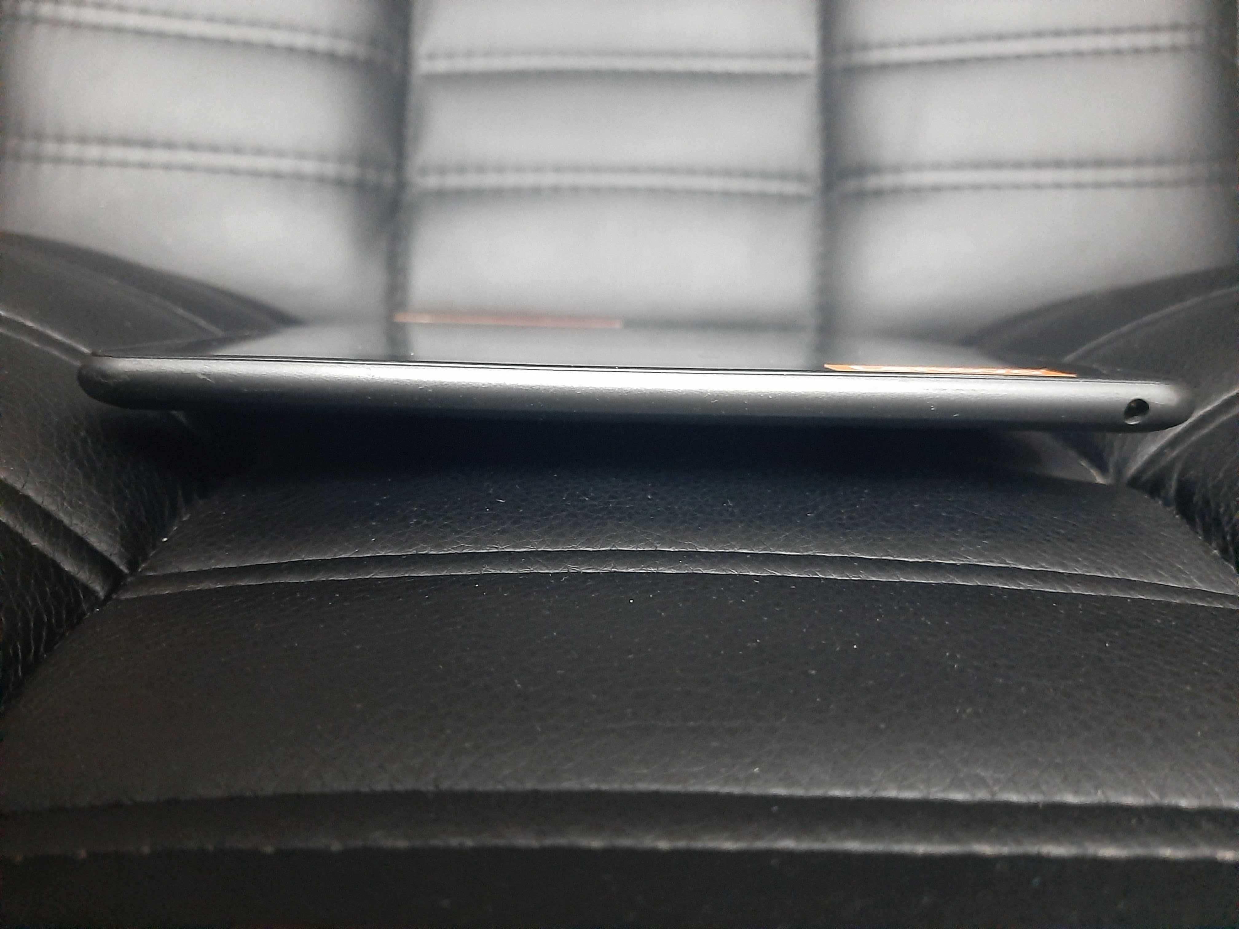 Планшет 10,1" з сім картою Lenovo X104L 2\16 Android 8.1