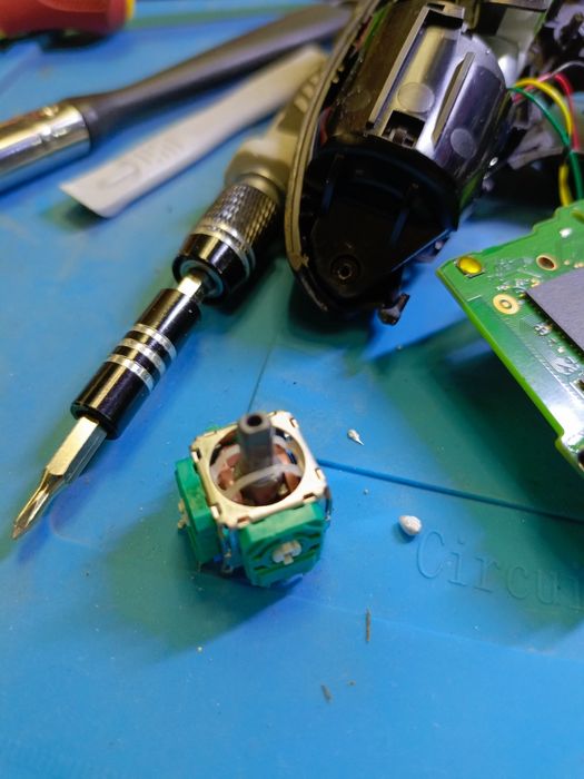 Profesjonalne czyszczenie i serwis konsoli PlayStation  i Xbox