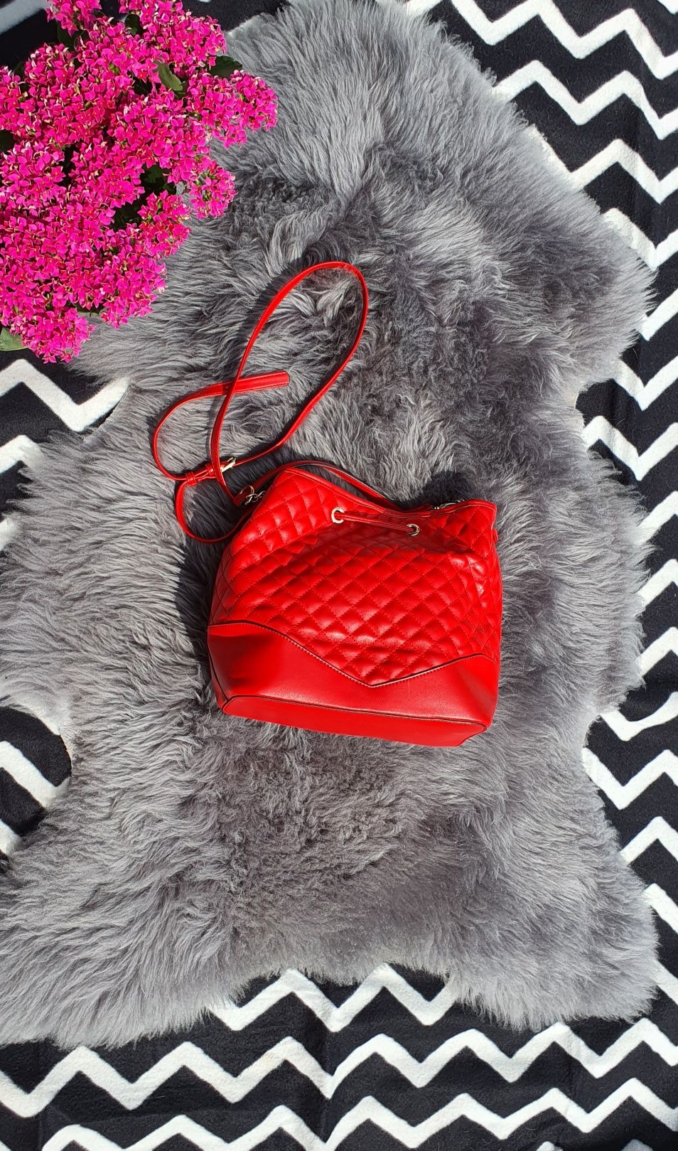 Torebka czerwona Guess oryginalna worek modna super stan