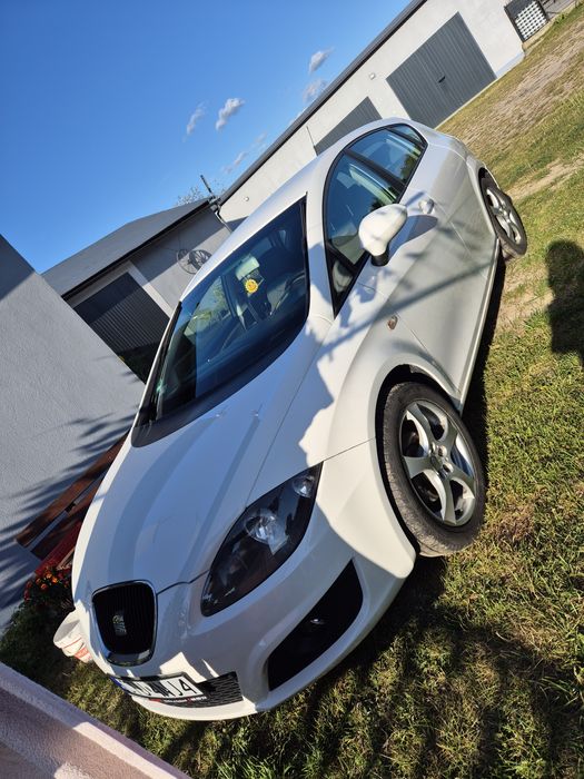 Biały seat Leon 2011