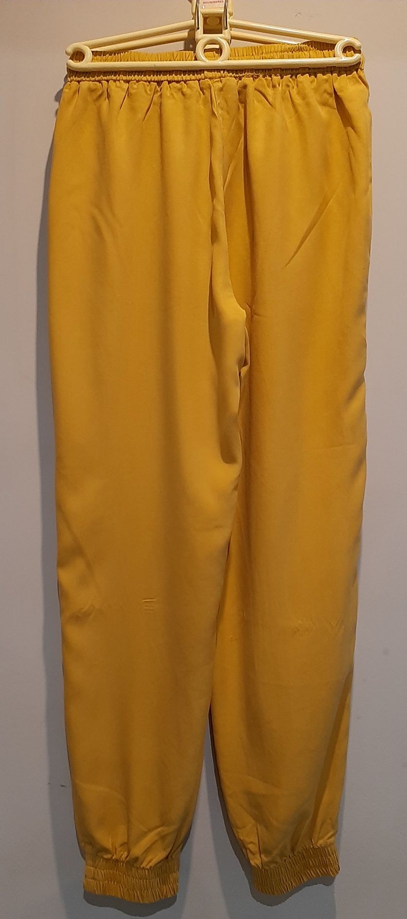 Żółte przewiewne spodnie r.XS