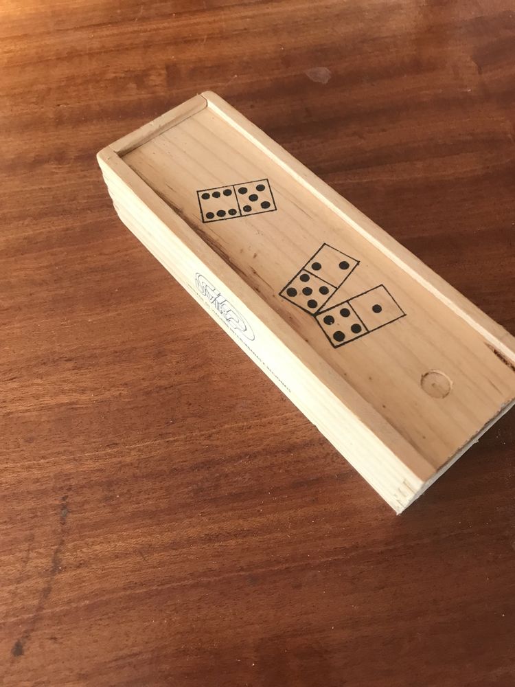 Jogo de Domino com caixa