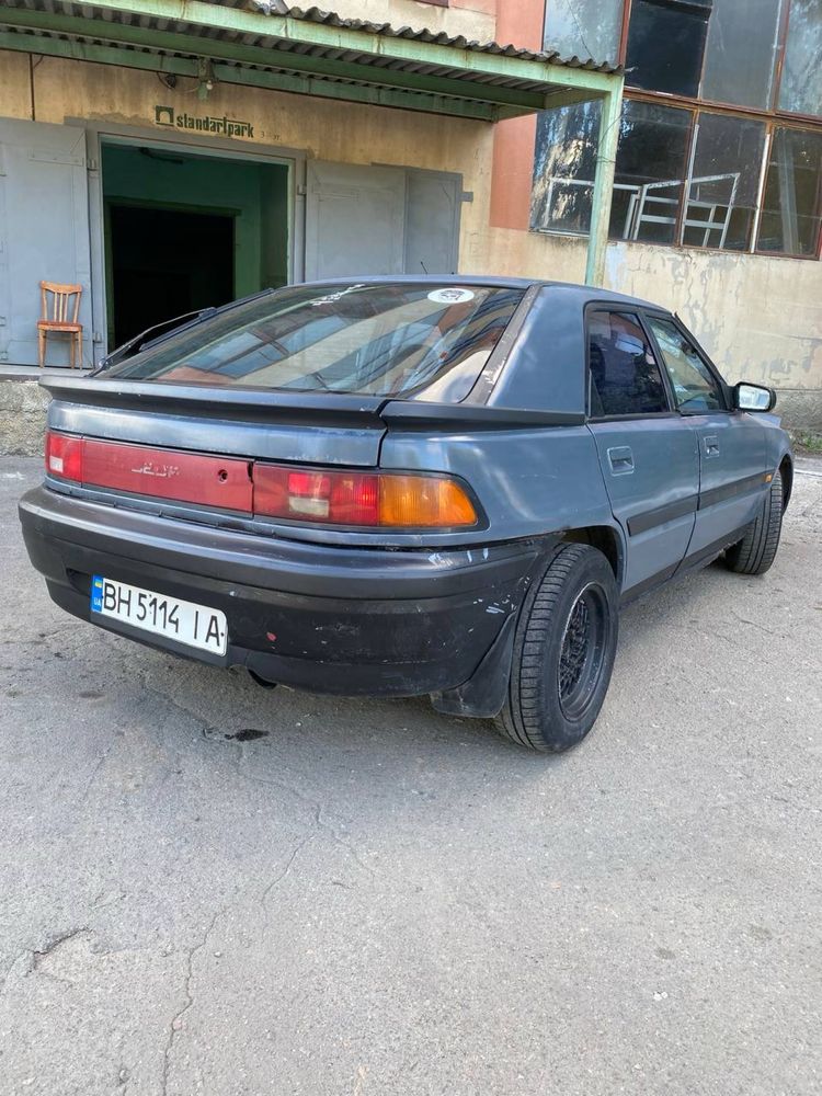 Продам Mazda 323 1991 год 1.5л Бензин