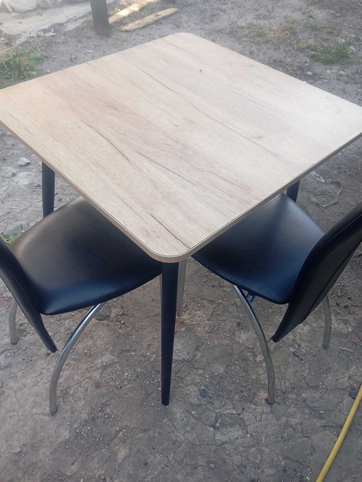 Продам  стіл кухонний