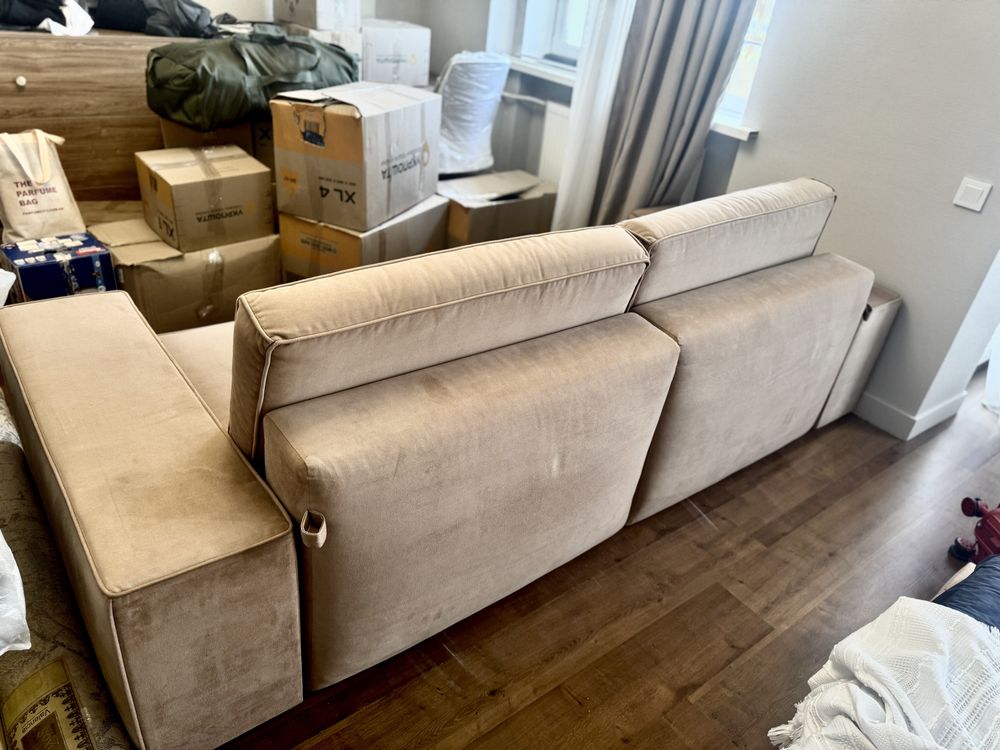 Продам диван 2,70 х 1,70 в идеальном состоянии.