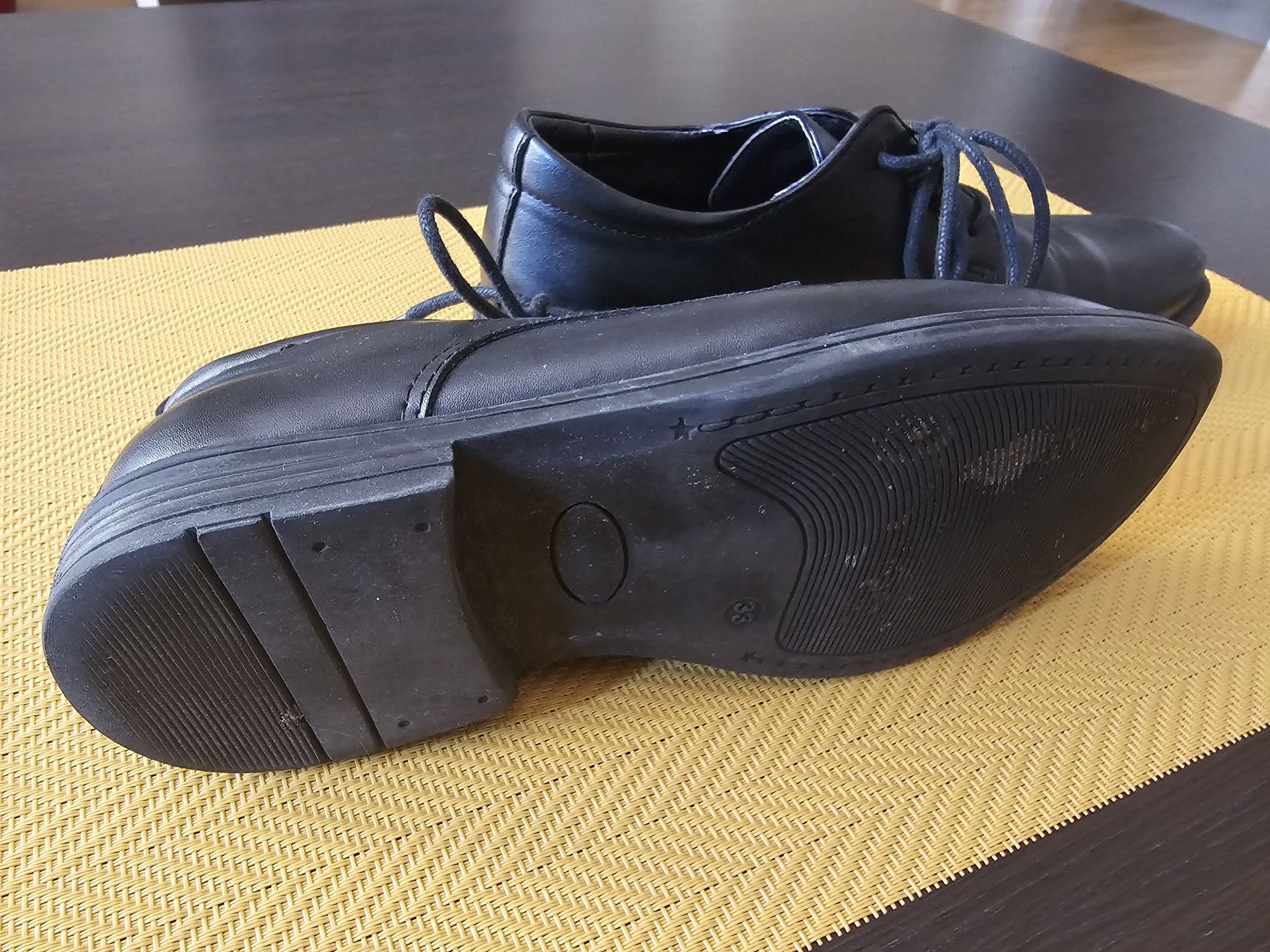 Czarne eleganckie buty chłopięce Cool Club r. 33