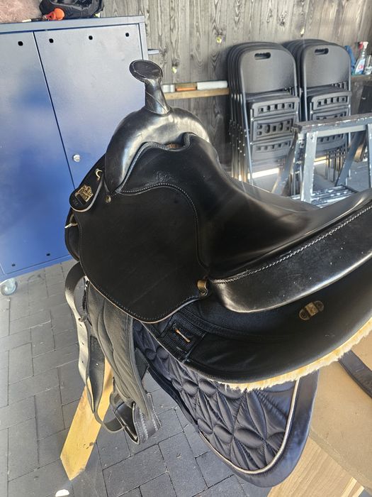 Siodło westernowe czarne firmy Big Horn z pokrowcem
