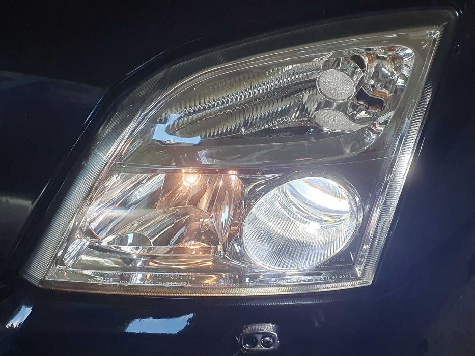 Lampa lampy przód Opel Signum Vectra c Xenon Europejskie jak nowe