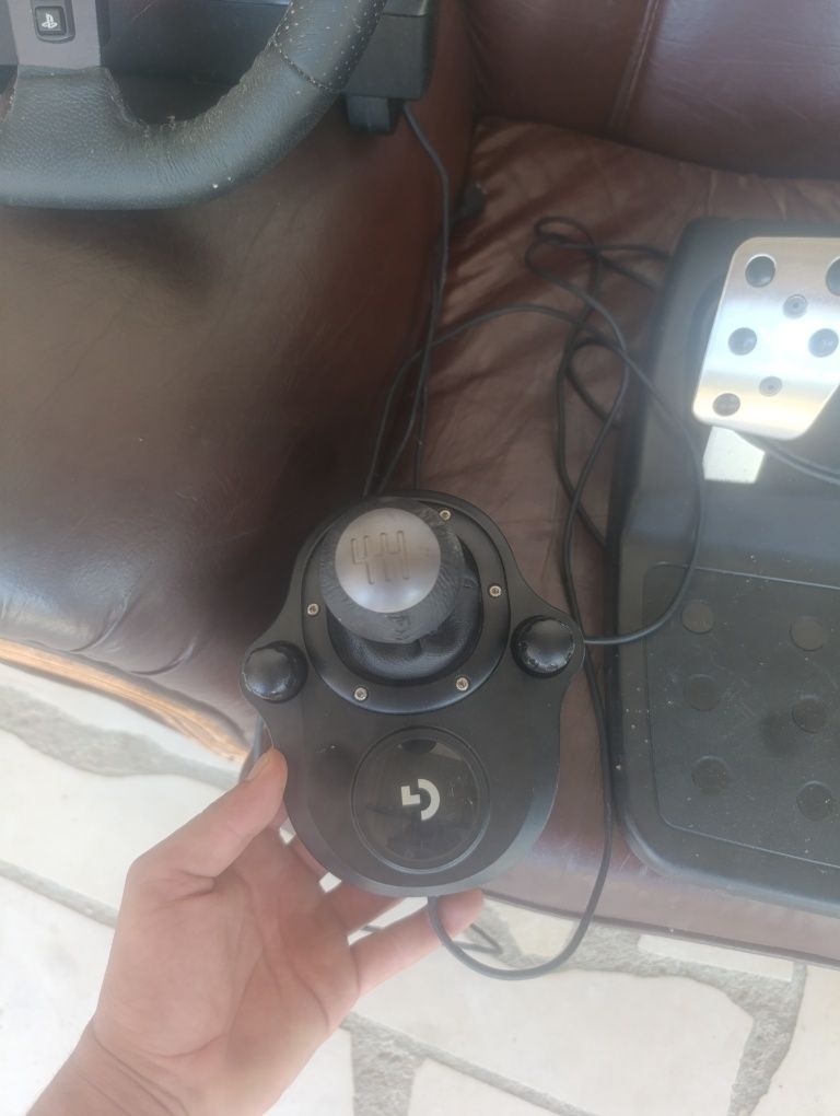 Vendo volante Logitech G29 com shifter e suporte como novo