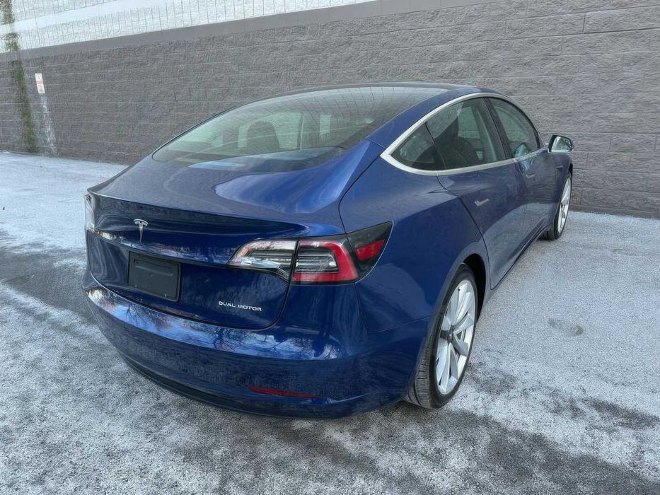 Tesla Model 3      2019