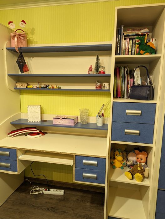 Детская спальня в хорошем состоянии, два матраса. Цена договорная