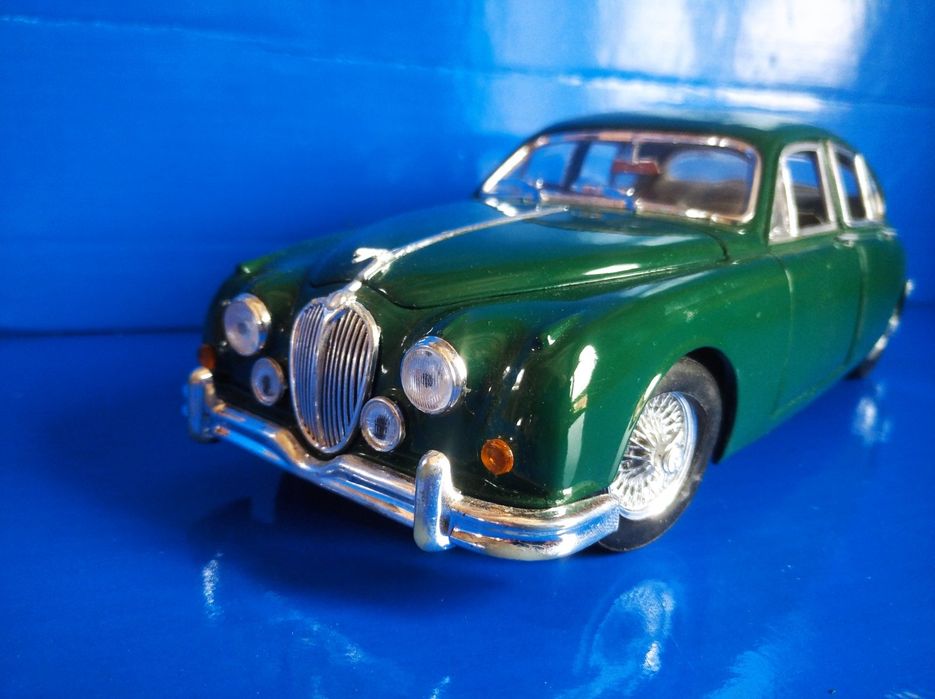 Модель Jaguar Mark II  Maisto масштаб 1:18