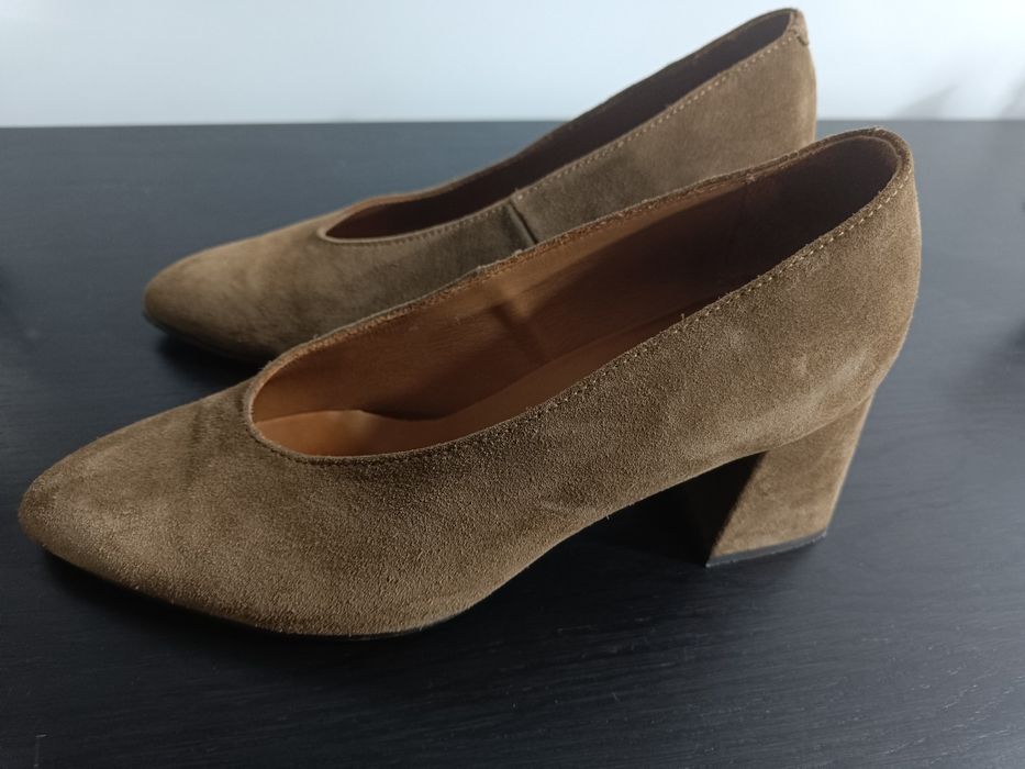 Sapatos Tapadas em pele