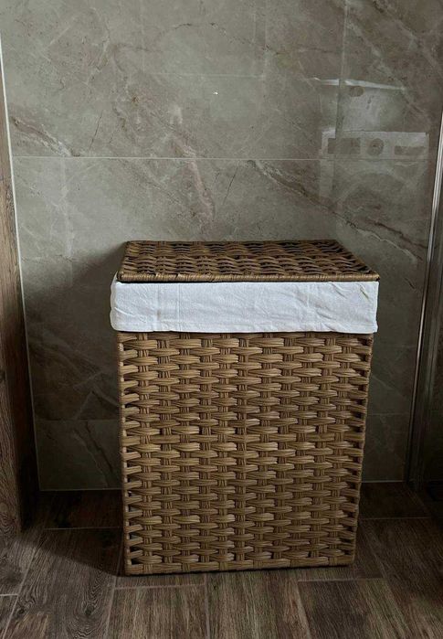 Kosz na Pranie 90L Wolnostojący Rattan Pokrywa Uchwyty