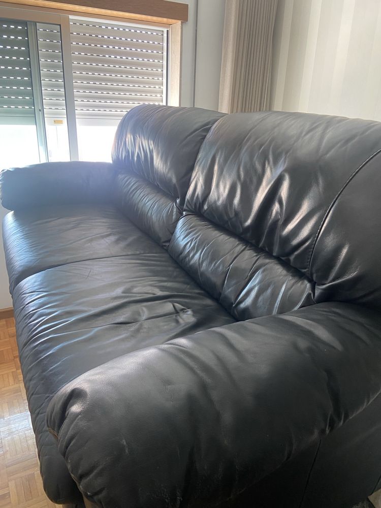 Sofa em pele preto
