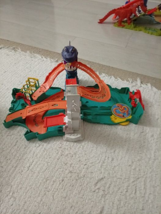 Pista hot whells maleta tubarão