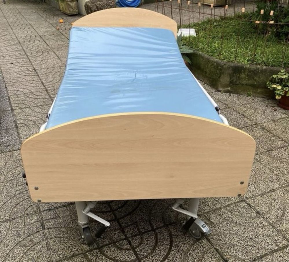 Cama articulada com colchao