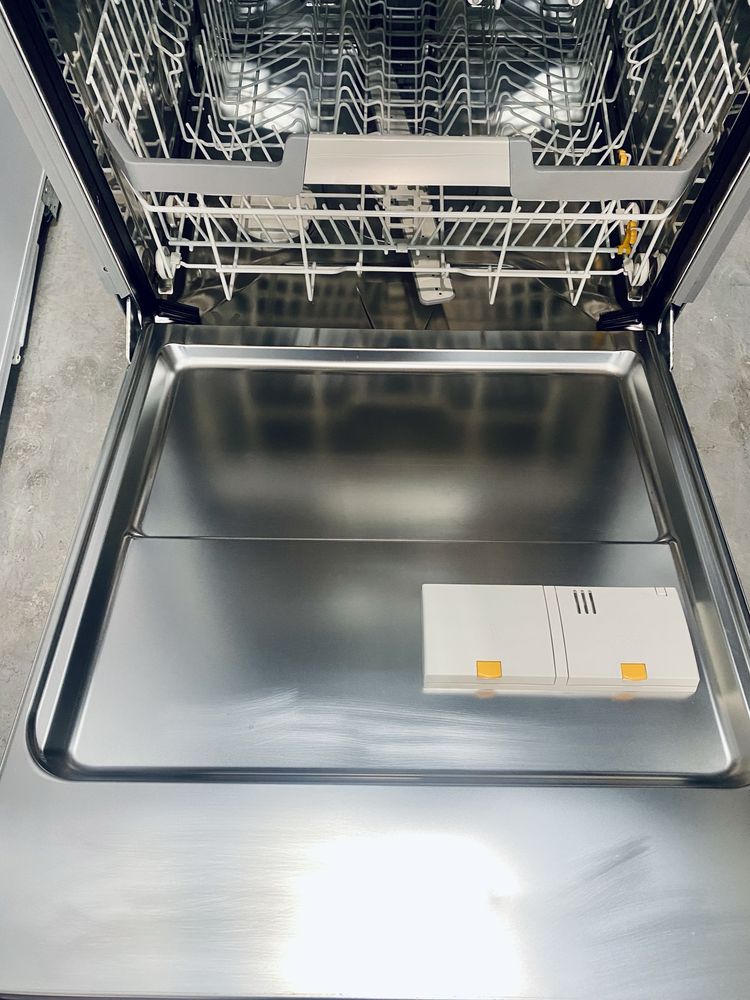 Посудомийна машина Miele G7150SCVi