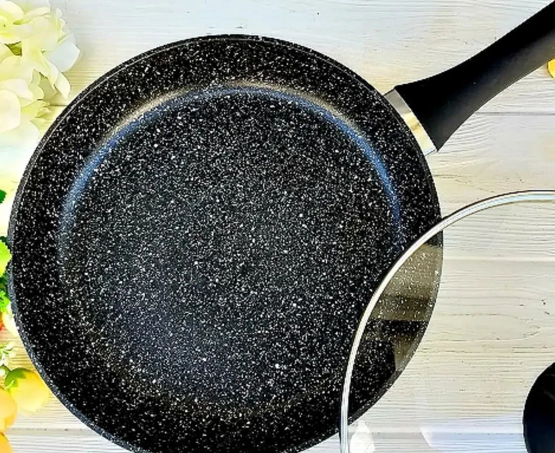 Сковорода 22 см чорний мармур UNIQUE |  Антипригарна сковорода