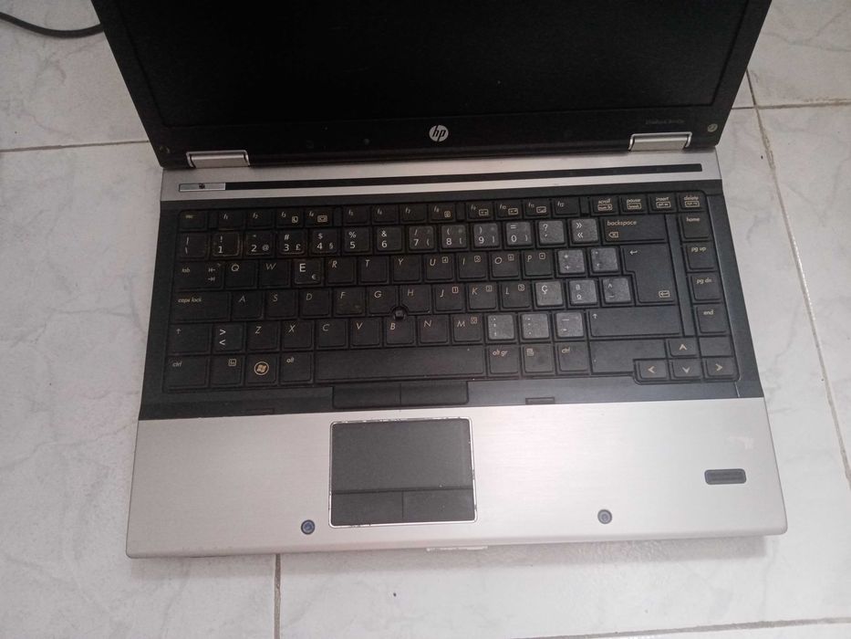 Portátil HP i5 Modelo 8440P