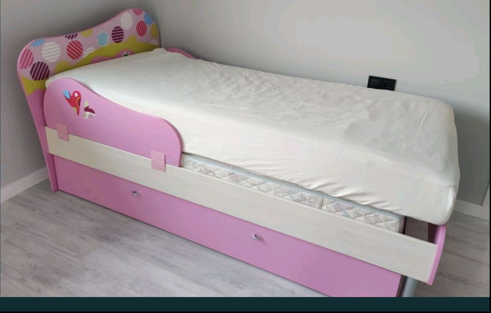 Дитяча кімната для дівчинки