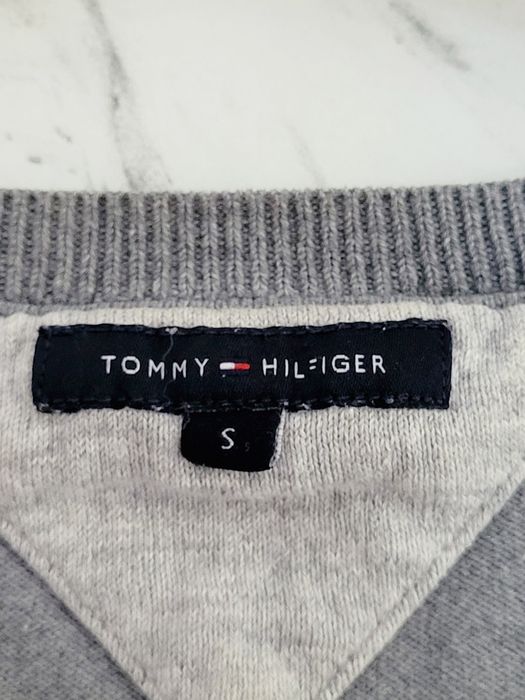 Sweter basic dekolt w serek premium