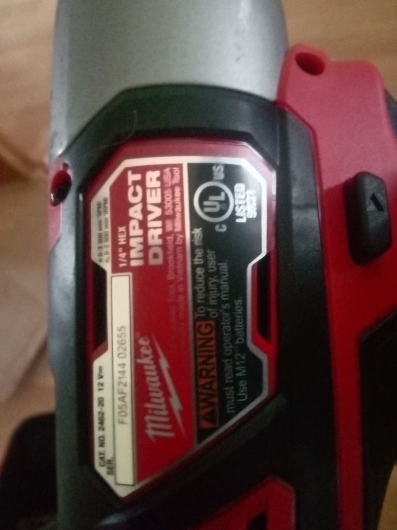 Продам набір шуруповертів Milwaukee 2494-22 M12