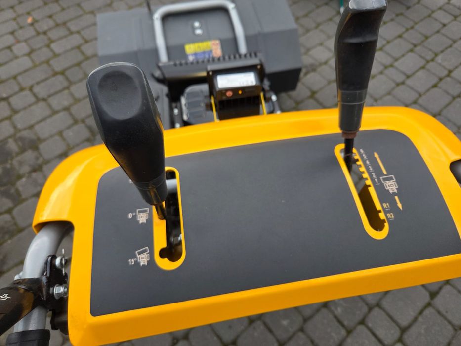 zamiatarka STIGA, pług, zbiornik do zamiatarki