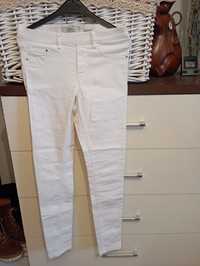 Białe spodnie jeggings