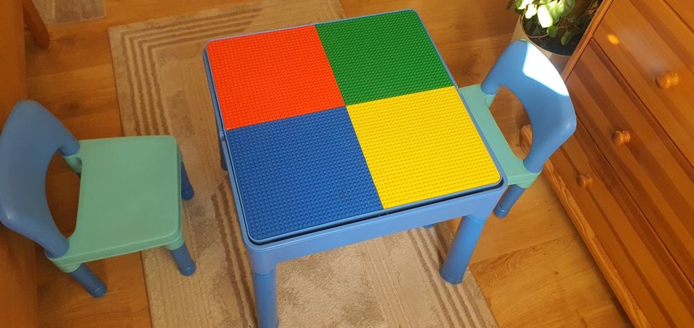 Stolik i krzesełka dziecięce