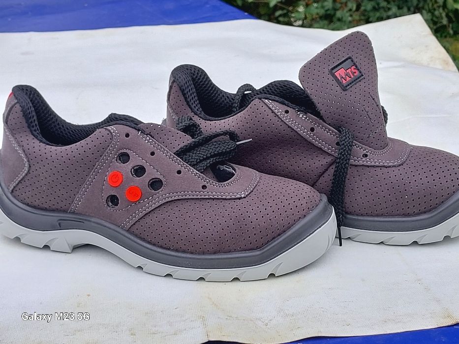 Buty robocze rozm 42 francuskie wzmacniane noski wytrzymałe i solidne