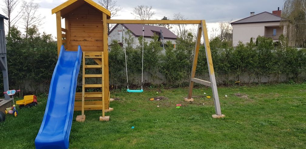Plac zabaw dla dzieci huśtawka slizg zjeżdżalnia